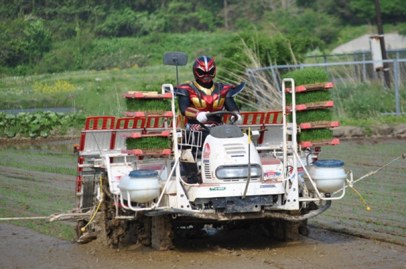 Illustration for article titled In Japan, There's a Superhero Who...Plants Rice